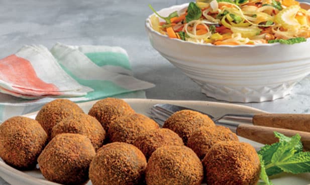 Croquetes de vegetais com salada...