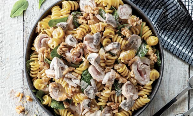 Fusilli fresco com frango e cogumelos