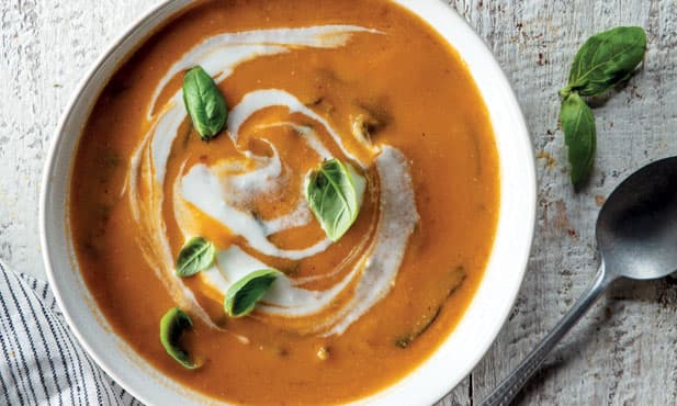 Sopa de tomate com lentilhas