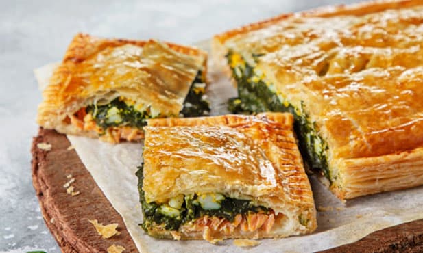 Tarte folhada de esparregado e salmão