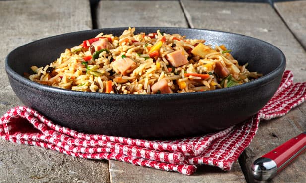 Arroz salteado com mistura chinesa