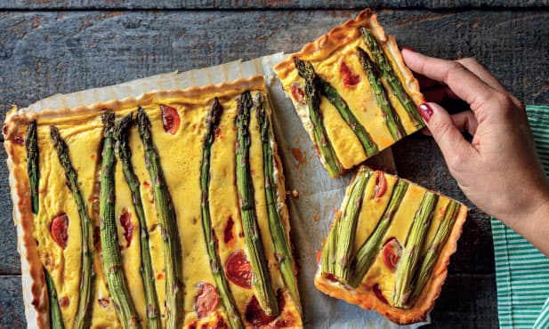 Quiche de espargos e tomate