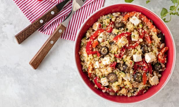 Salada de quinoa com pimentos e feta