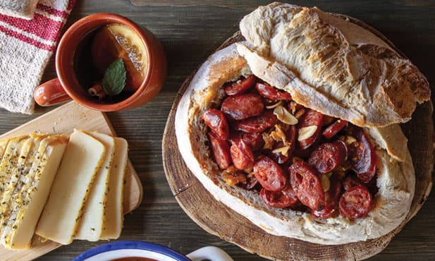 Chouriço de carne assado em pão da...