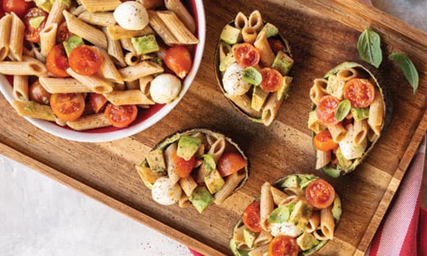 Salada de massa integral com abacate