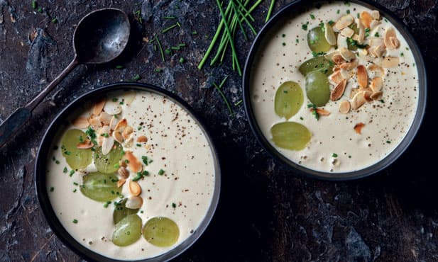 Sopa de amêndoa e maçã