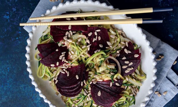 Esparguete de courgette com beterraba