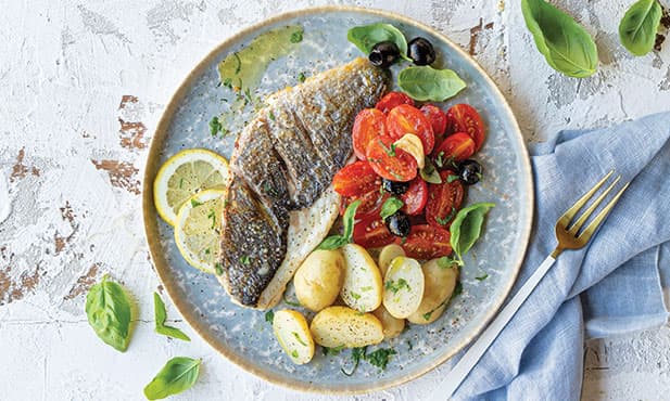 Filetes de robalo com tomate