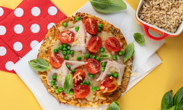 Pizza de couve-flor com fiambre