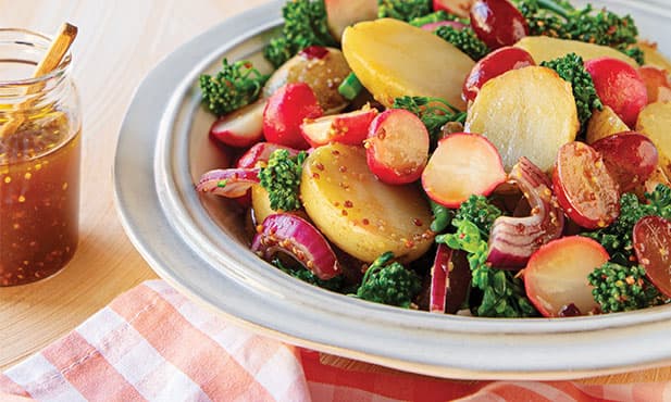Salada de batata com molho vinagrete