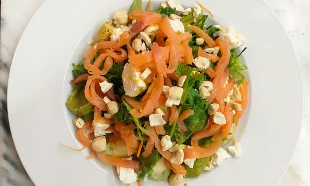 Salada de salmão fumado, feta e...