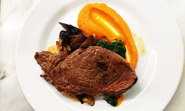 Bife de Angus, abóbora, cogumelos e...