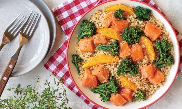Salada de arroz integral com salmão...
