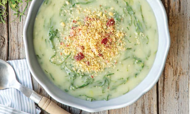 Caldo-verde com chouriço e crumble...