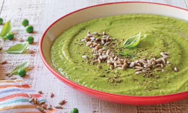 Sopa fria de ervilhas com manjericão