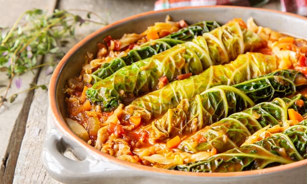 Salsichas frescas com couve lombarda